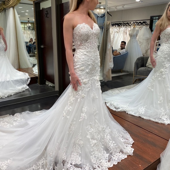 Essense of Australia Wedding Dress - Picture 3 of 5